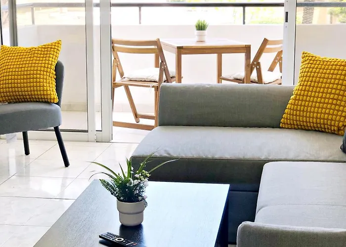 Large Apartment Close To Finikoudes Beach With 2 Balconies