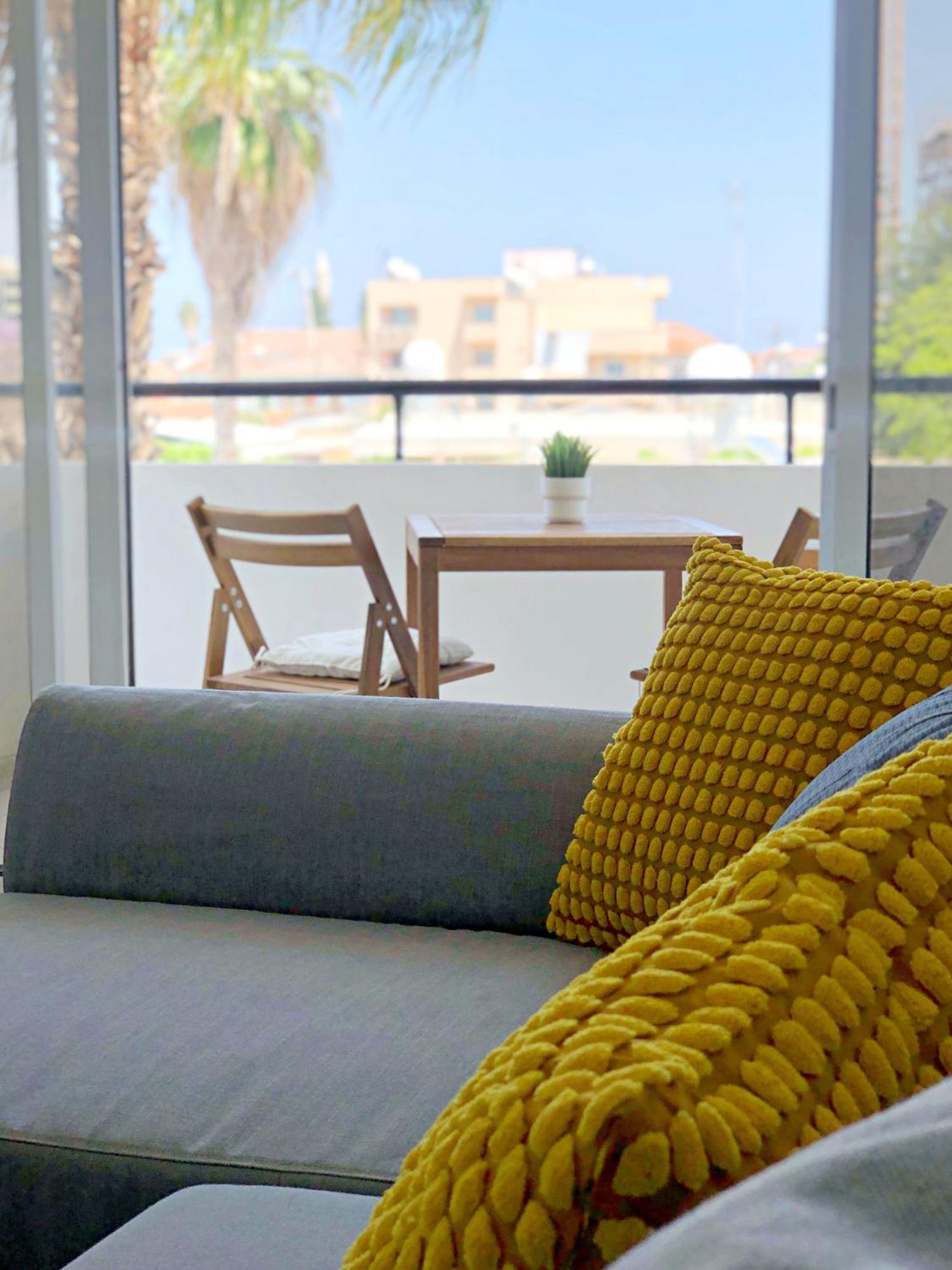 Large Close To Finikoudes With 2 Balconies Apartament