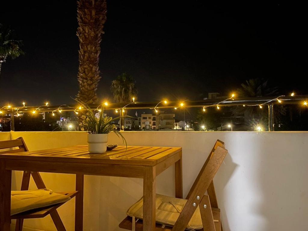 Apartament Large Close To Finikoudes With 2 Balconies *